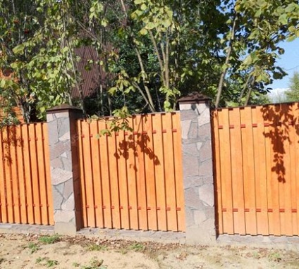 Demontarea gardului vechi din lemn cu mâinile tale, construirea portalului