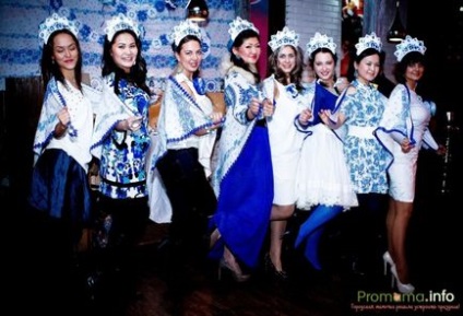 Ziua de naștere a petrecerii de trandafiri în kokoshnici ruși