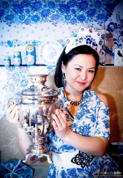 Ziua de naștere a petrecerii de trandafiri în kokoshnici ruși