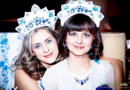 День народження троянди гжель-party в російських кокошниках