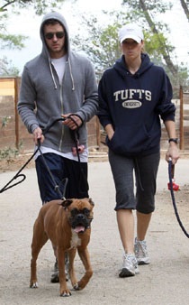 Джастін Тімберлейк і Джесіка білль вигулюють собак (фото), журнал cosmopolitan