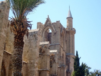 Turul Famagusta este un patrimoniu cultural pe care îl puteți vizita - monumente, muzee, temple, palate și