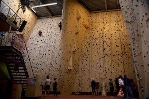 Extreme organizarea de divertisment a peretelui de alpinism, face bani