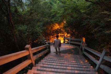 Baiyun Mountain helye és fotók, mit kell látni, és ahol Baiyun Mountain