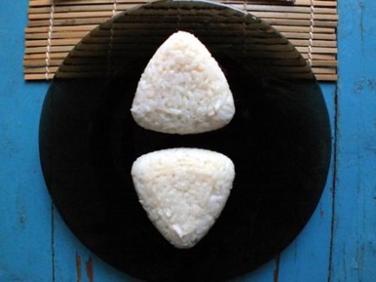 Főzés onigiri klasszikus háromszög alakú, a támogatás speciális formák - bento doboz