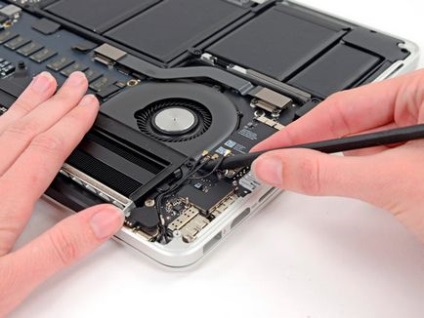 IFixit bontott az új MacBook Pro «halandók” belül semmi köze