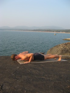 Exerciții de yoga surya namaskar