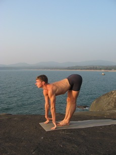 Exerciții de yoga surya namaskar