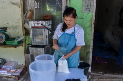 Cum sa faci lapte de nuca de cocos - stiri in fotografii