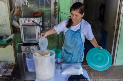 Cum sa faci lapte de nuca de cocos - stiri in fotografii