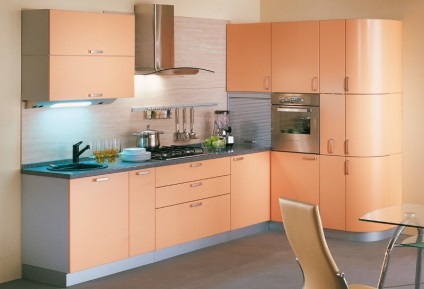 Який колір поєднується з персиковим в інтер'єрі кухні