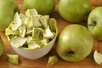 Як правильно зберігати сушені яблука