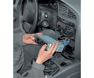 Cum să protejați stereo-ul mașinii de furt