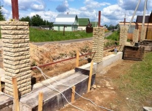 Câlpi de caramida pentru circuitul dispozitivelor de gard și construcții de mână, grădinărit24