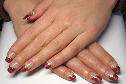 Червоний манікюр з золотим дизайном фото, варіанти нігтів з золотом для вечірніх образів