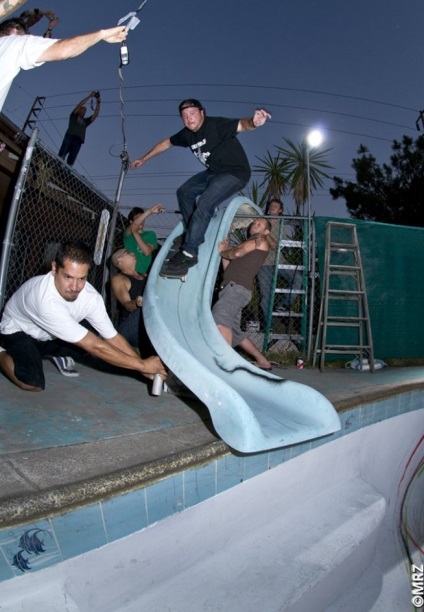 Piscine colorate și desene skate