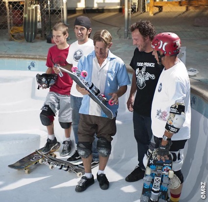 Piscine colorate și desene skate