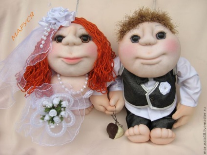 Doll pap esküvői pár menyasszony és a vőlegény