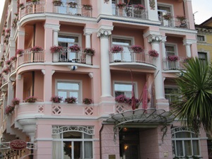 Az üdülőhely Opatija - nyughelye az arisztokraták és hírességek szállodák, kaszinók, strandok és kávézók
