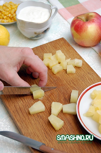 Легкий салат з філе курки