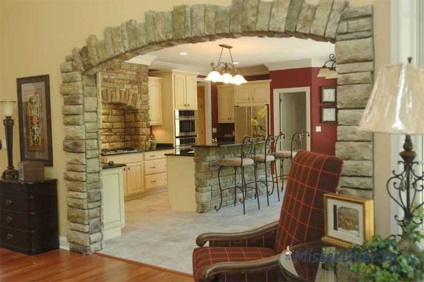 Cel mai bun design al arcului în apartament cu mâinile proprii este decorarea cu o piatră, perdele, matriță de stuc