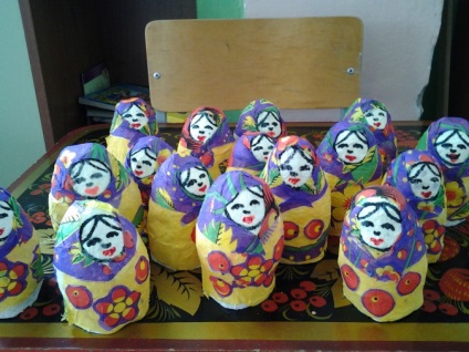 Maestru de clasă în a face papusi matryoshka dintr-un balon în tehnica papier-mache pentru lecții