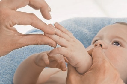 Mazuļu masāža (mindegyik ujj körkörös) Mazuļu masāža