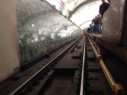 Moscova, știri care au căzut pe șine în metrou femeie a încercat să se sinucidă