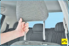 Nissan Tiida (kiadja a párna egy kicsit) Nissan Tiida