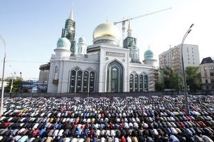 Близько 160 тисяч мусульман відзначили ураза-байрам в москві - російська газета