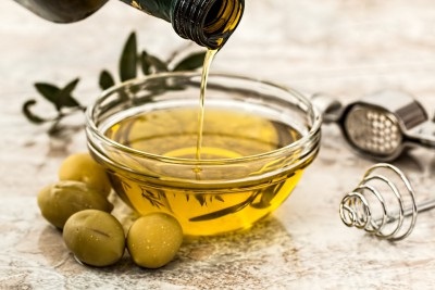 Оливкова олія користь і шкода, лікувальні властивості, протипоказання, застосування в рецептах народної