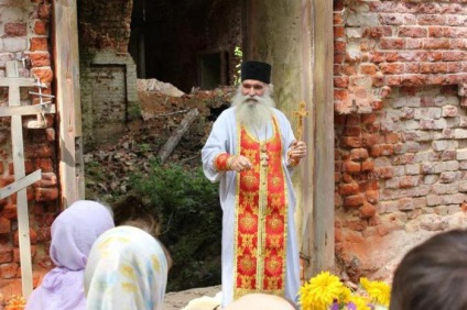 Tatăl stakhi (minchenko) este rectorul bisericii Sf. Nicolae