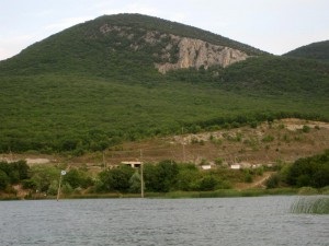 Озеро біля гори Гасфорт