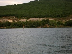 Озеро біля гори Гасфорт