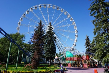 Parcul de distracții este o insulă minunată din Sankt Petersburg - călătorii vii