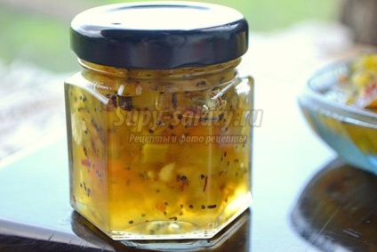 Fűszeres lekvár uborka, borsmenta és a gyömbér (Ginger) Fűszeres lekvár uborka, borsmenta és gyömbér