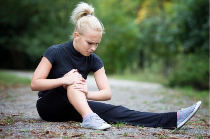 Чому болять коліна після тренування і що робити - поради від