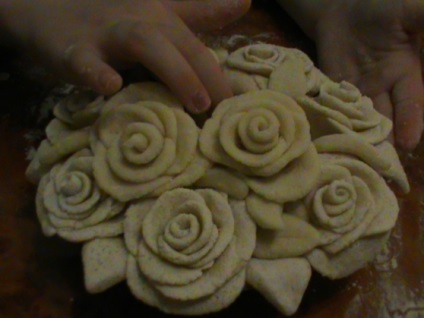 Crafts sóból tésztát „méh a rózsa”