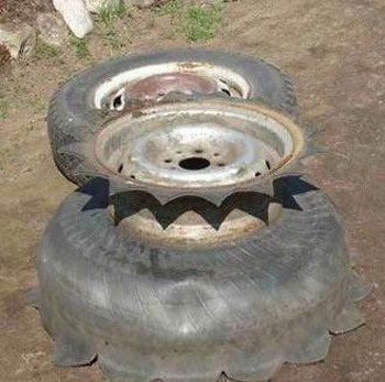 Artizanat realizat manual din pneuri și sticle de plastic
