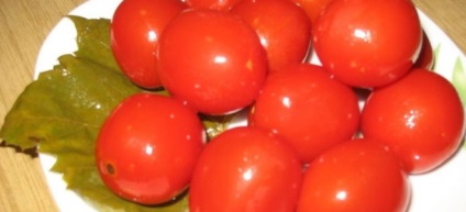 Tomate cu frunze de struguri pentru iarna - retete