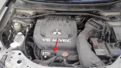Ellenőrzése és utántöltése az olaj a motor kenési rendszer Mitsubishi Outlander XL 2007 (eszköz) Ellenőrzése és utántöltése az olaj a motor kenési rendszer Mitsubishi Outlander XL 2007
