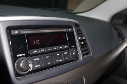 Luați în considerare tractorul stereo mitsubishi x