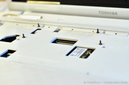 Розбирання і чистка від пилу ноутбука toshiba satelite l775
