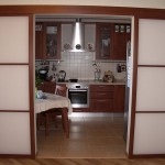 Розсувні двері між кухнею і вітальнею - фото кращих варіантів