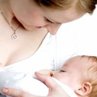 Copil (9 luni), bebelusul se transpira cand mananca