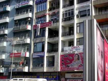 Реклама на балконі можна розмістити на своїй лоджії
