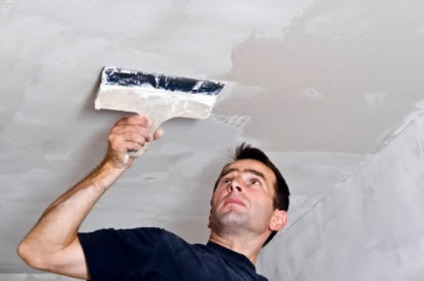 Repararea unui plafon, repararea și materialele de construcție pentru un apartament și o reședință de vară