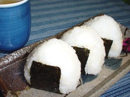 Rice koloboks onigiri și omusubi