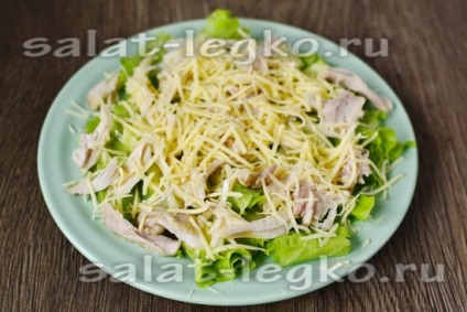 Salata - crocantă, o rețetă cu o fotografie de pui și castraveți