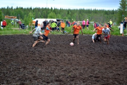 Cine este cel mai dependent de sport și de ce se joacă fotbalul de mlaștină?